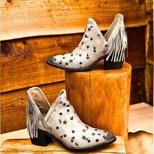 Circle G by Corral Ladies White Studs & Fringe Ankle Booties Size 9.5
